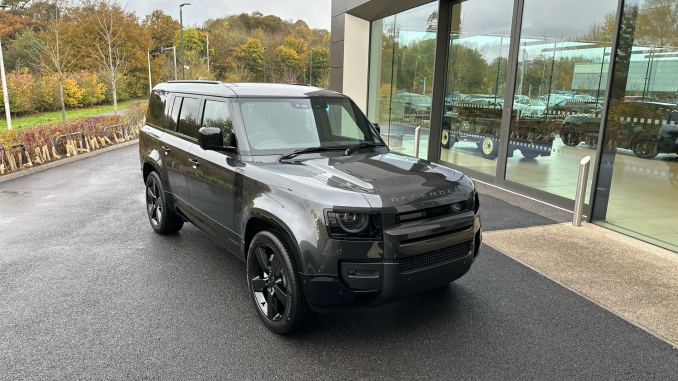 Land Rover Defender 3.0 D350 X-Dynamic HSE 130 5dr Auto Diesel Estate - Image 35
